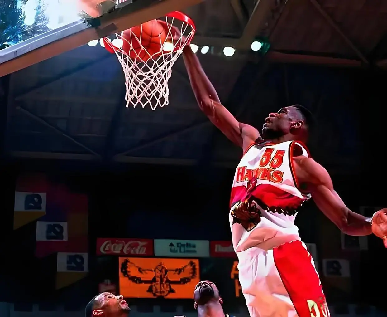 在榜单中位, eCJ, 少球迷称为 在榜单中位, eCJ, 少球迷称为