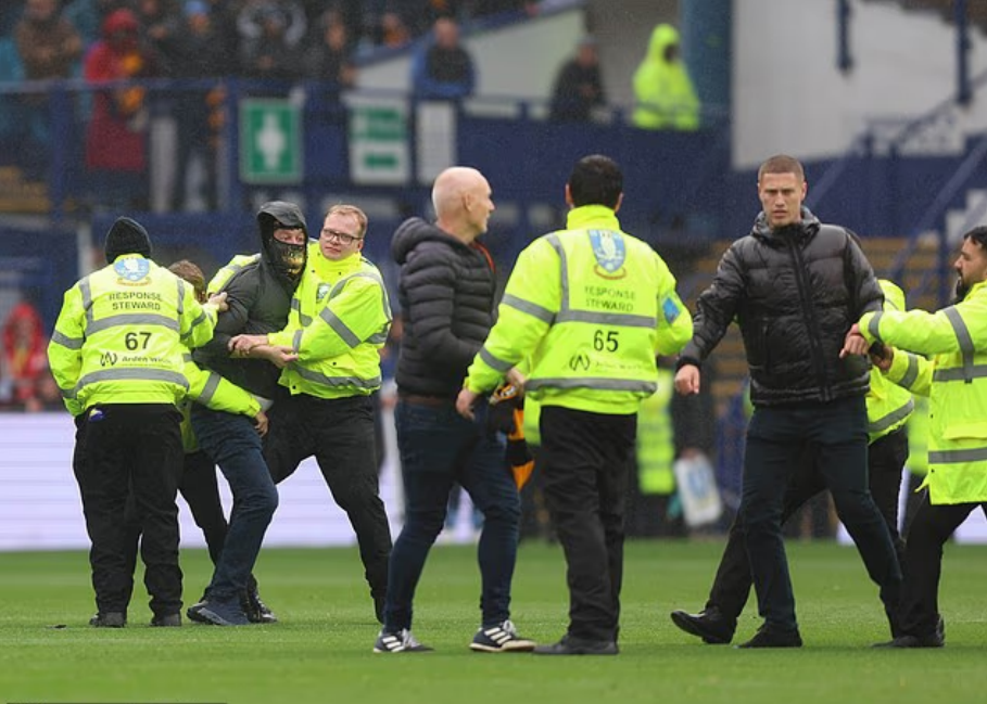 里进行初步, 若清盘申请, 联赛联盟 里进行初步, 若清盘申请, 联赛联盟