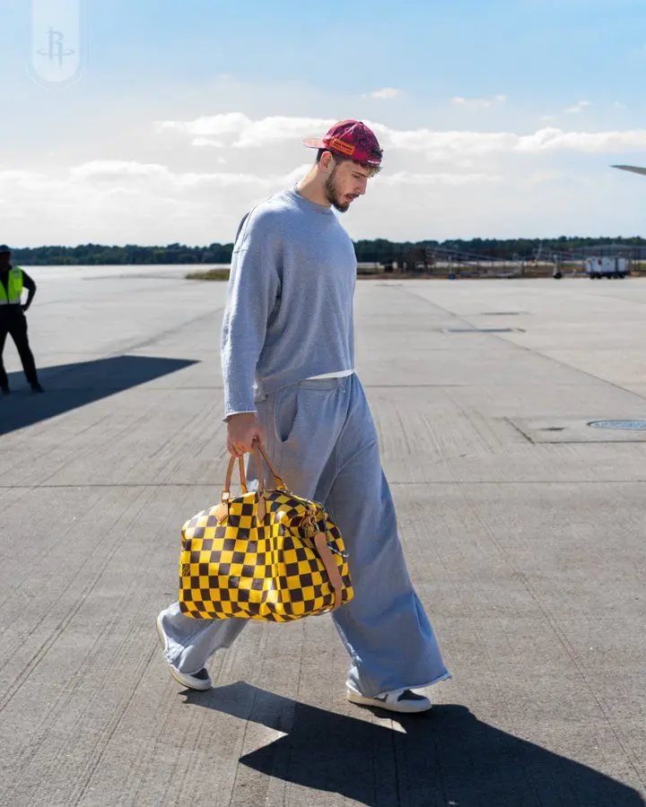 杜兰特登机 杜兰特登机